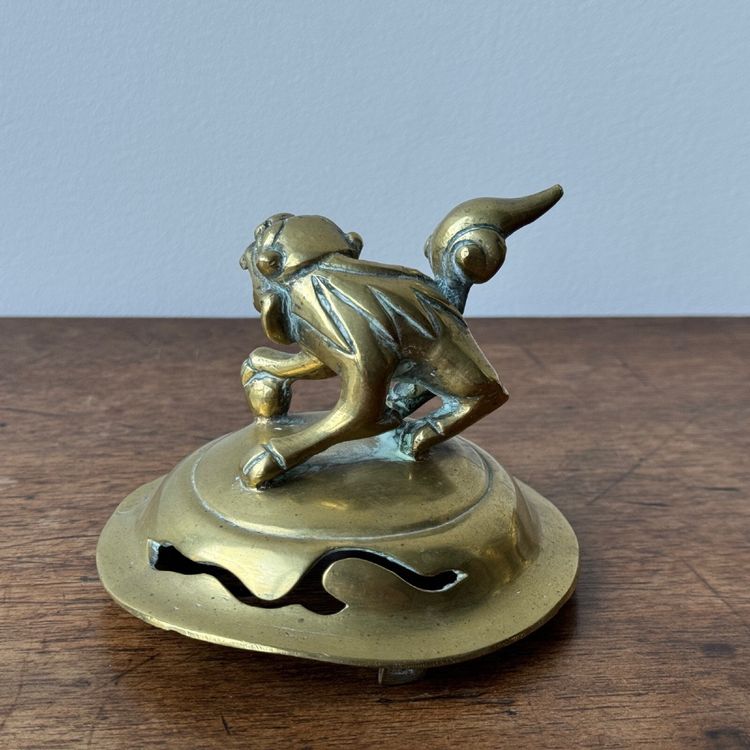 Brûle-parfum en bronze Indochine décor chien de Fo pied tripode