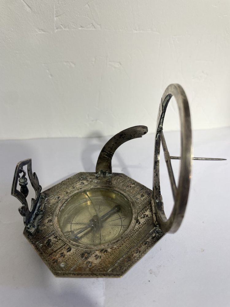 Sonnenuhr aus versilberter Bronze aus dem 18. Jahrhundert