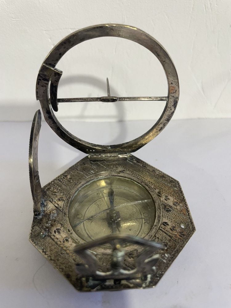 Sonnenuhr aus versilberter Bronze aus dem 18. Jahrhundert