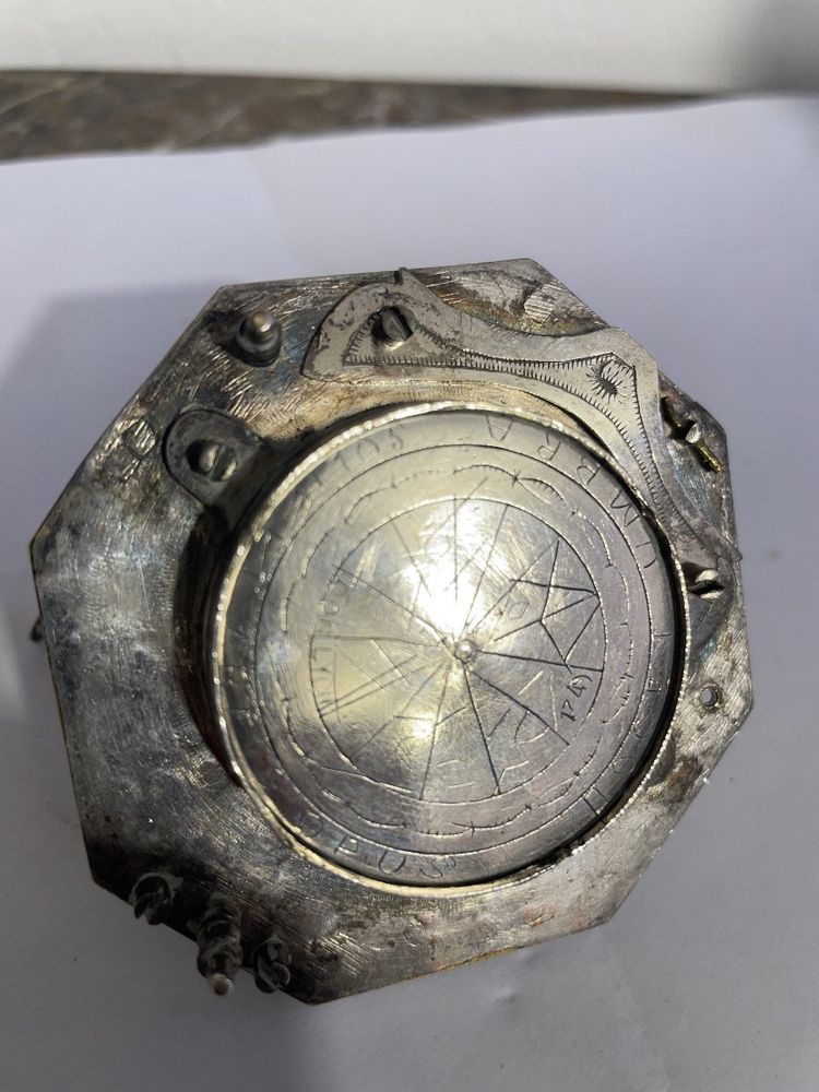 Sonnenuhr aus versilberter Bronze aus dem 18. Jahrhundert