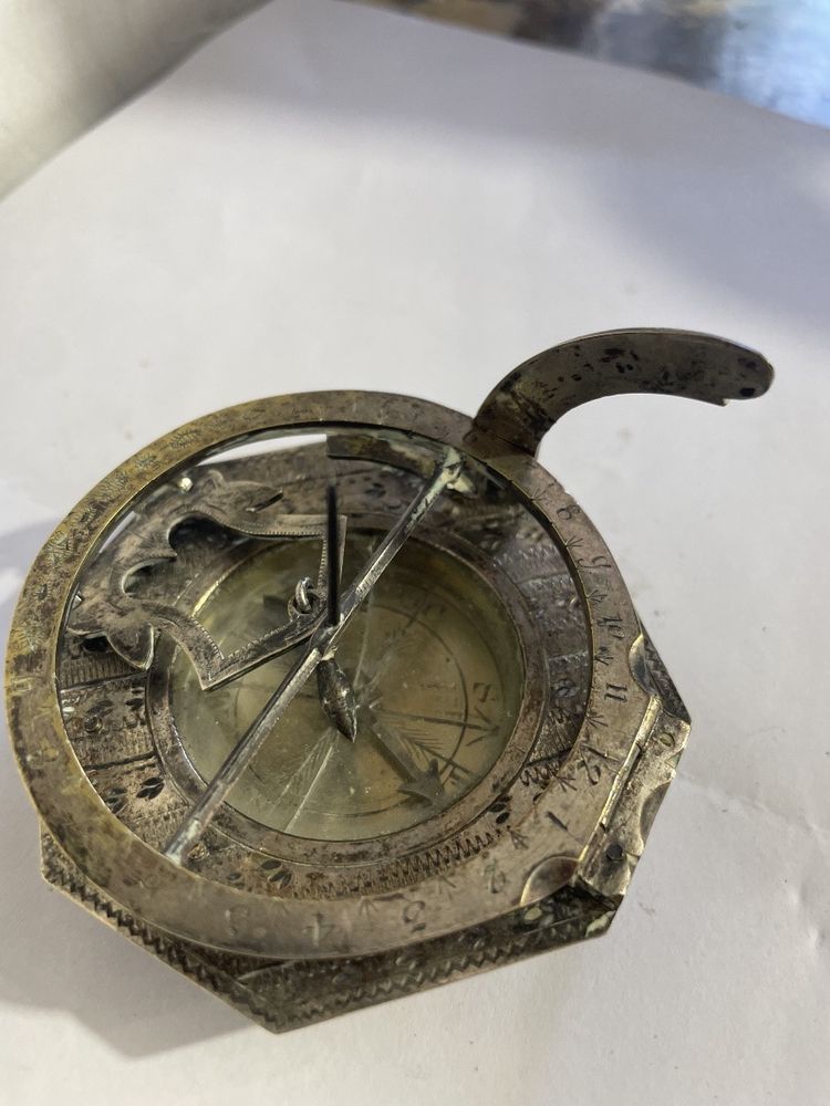 Sonnenuhr aus versilberter Bronze aus dem 18. Jahrhundert