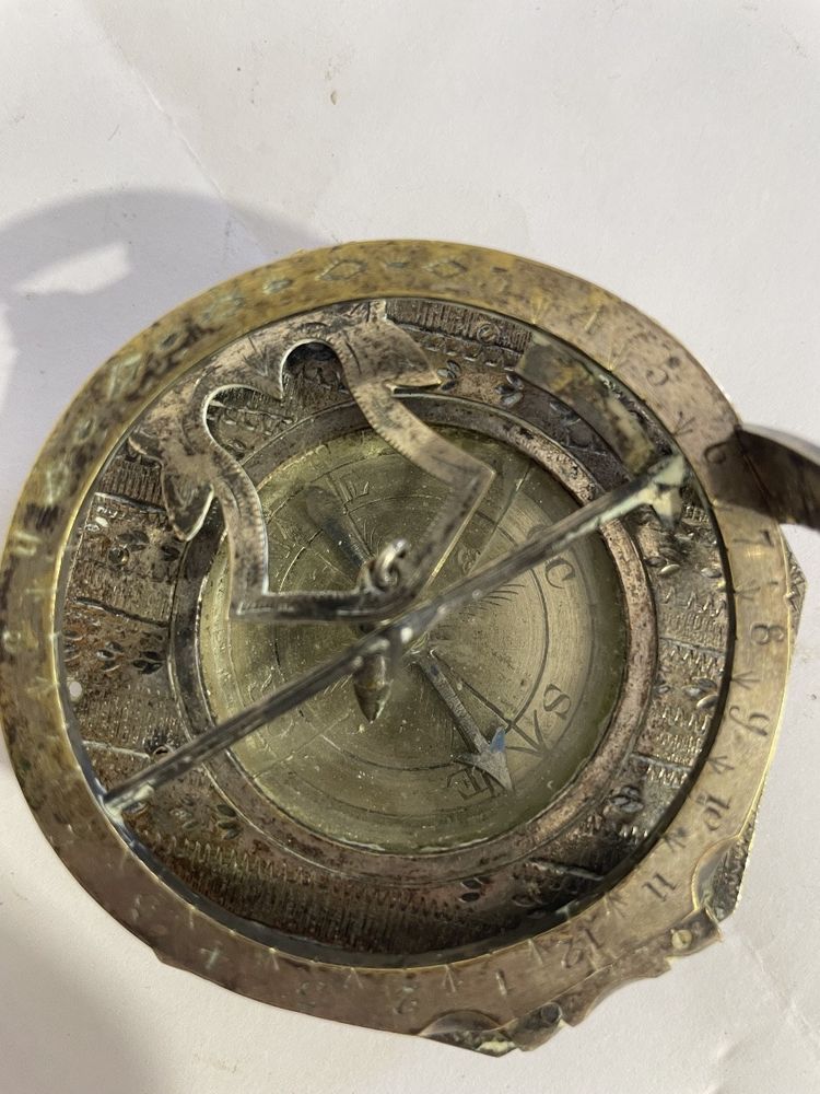 Sonnenuhr aus versilberter Bronze aus dem 18. Jahrhundert