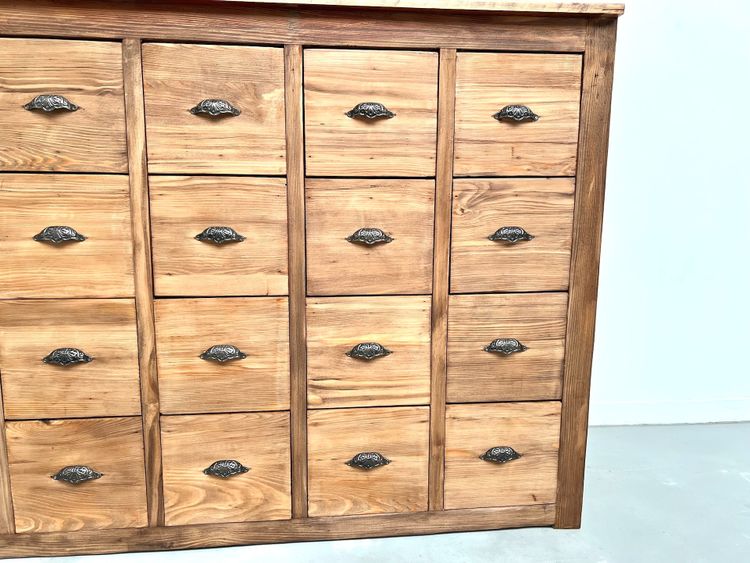 Meuble de métier vintage à 24 tiroirs en pin massif – années 50
