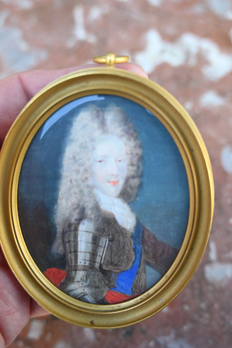 Miniature on ivory representing a gentleman in armor, 18th century school