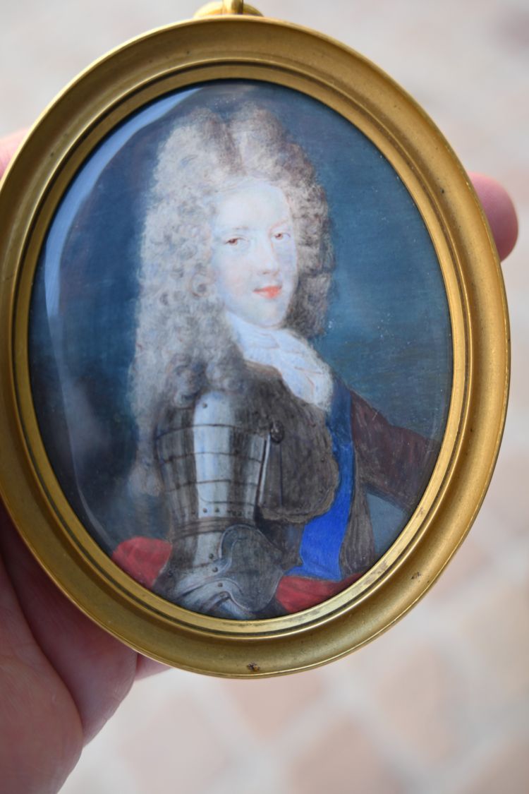 Miniature on ivory representing a gentleman in armor, 18th century school