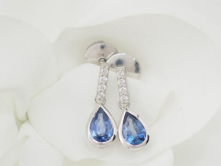 Boucles d'oreilles en or blanc, saphirs et diamants