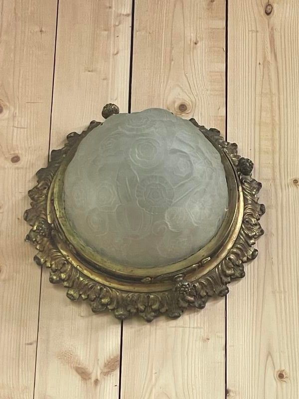 Plafonnier Art Nouveau en verre mouluré et bronze 