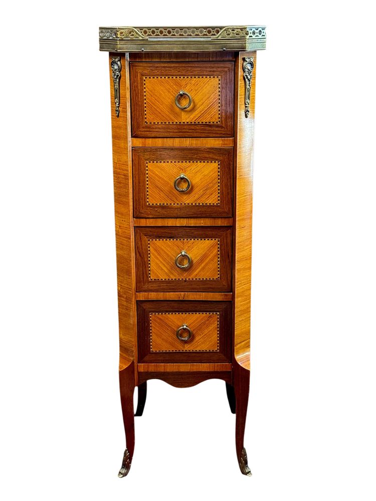 CHIFFONNIER A 4 TIROIRS EN PLACAGE DE BOIS DE ROSE ORNÉ DE BRONZE /