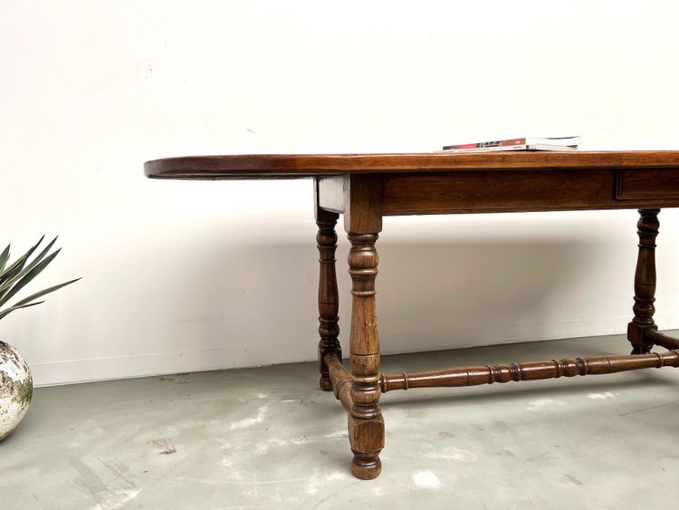 Large antique oval table in solid oak – Circa 1900