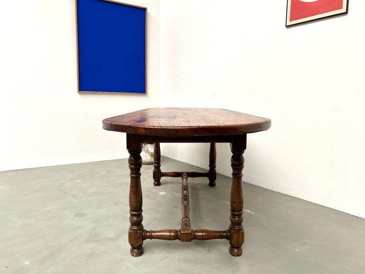 Large antique oval table in solid oak – Circa 1900
