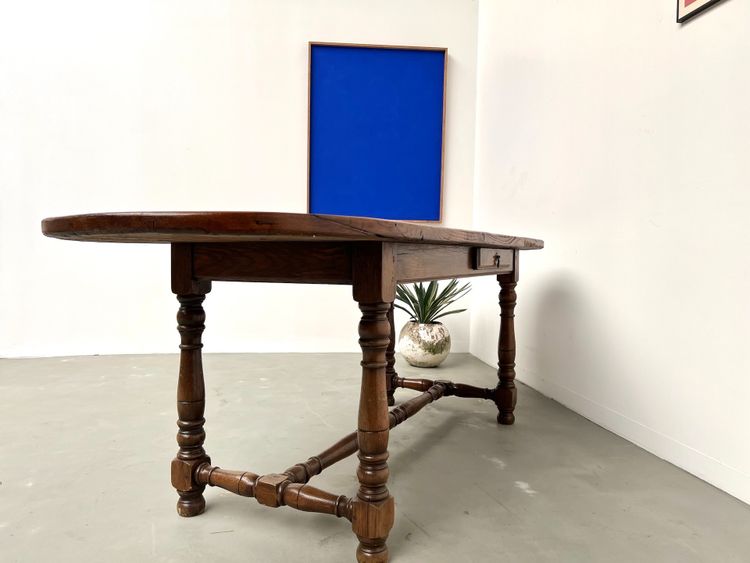Large antique oval table in solid oak – Circa 1900