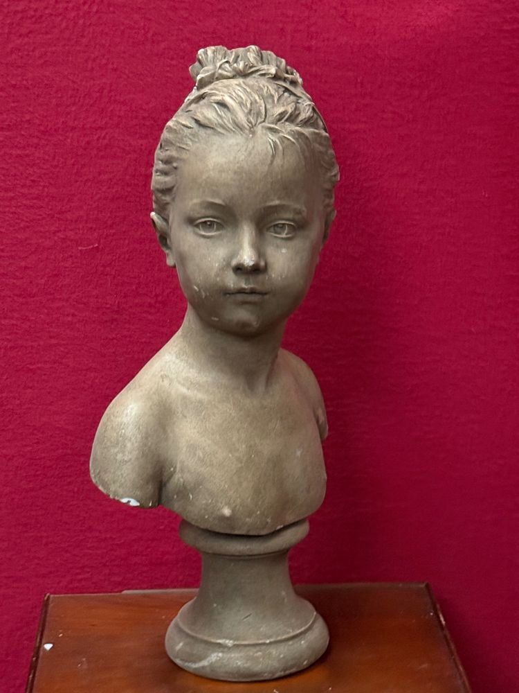Busto su un piatto