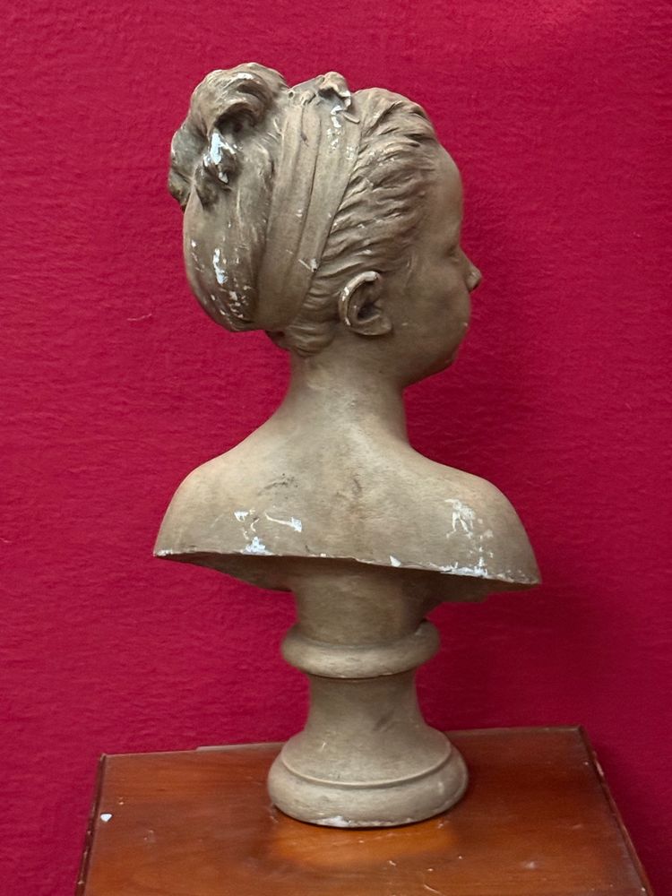 Busto su un piatto