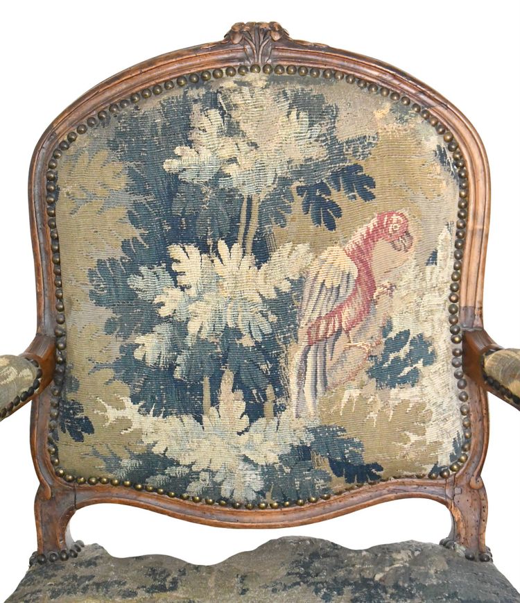 Fauteuil cabriolet d'époque Louis XV à dossier plat