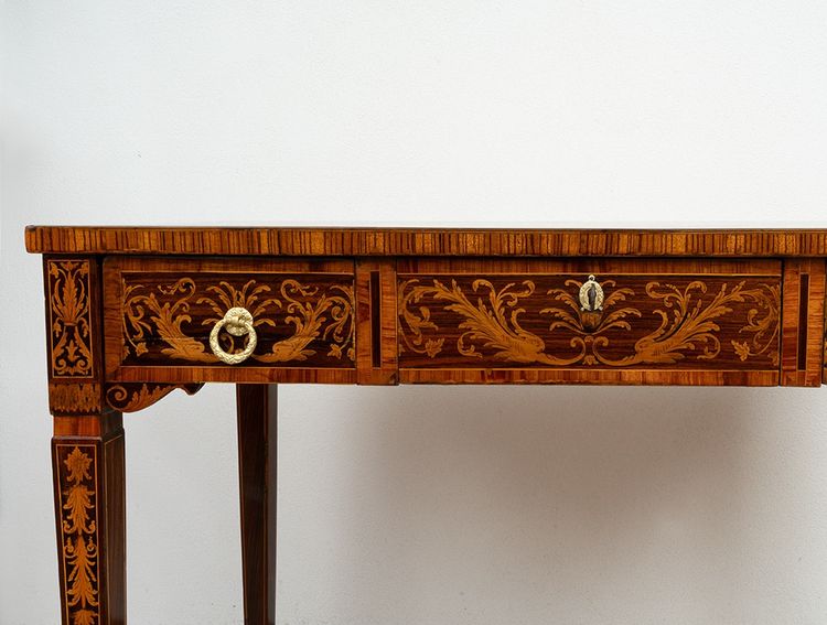Bureau avec chaise ancienne Louis XVI, Lombardie, XVIIIe siècle.