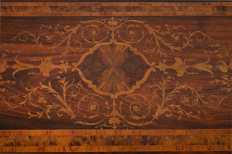Bureau avec chaise ancienne Louis XVI, Lombardie, XVIIIe siècle.
