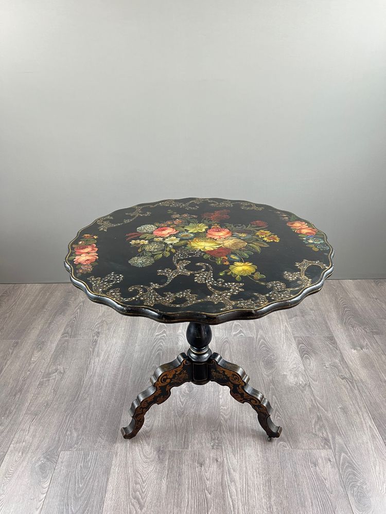 Napoleon III Säulentisch aus lackiertem Holz, Blumendekor, 19. Jahrhundert