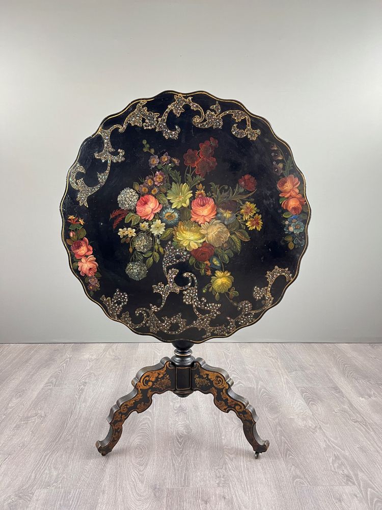 Napoleon III Säulentisch aus lackiertem Holz, Blumendekor, 19. Jahrhundert
