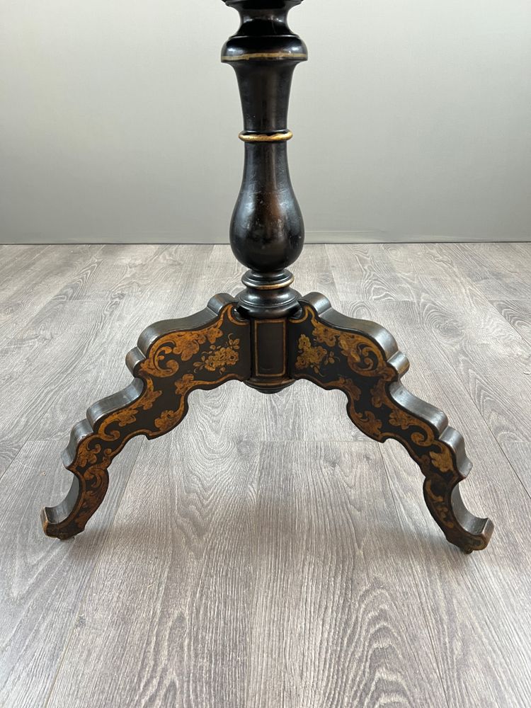 Napoleon III Säulentisch aus lackiertem Holz, Blumendekor, 19. Jahrhundert