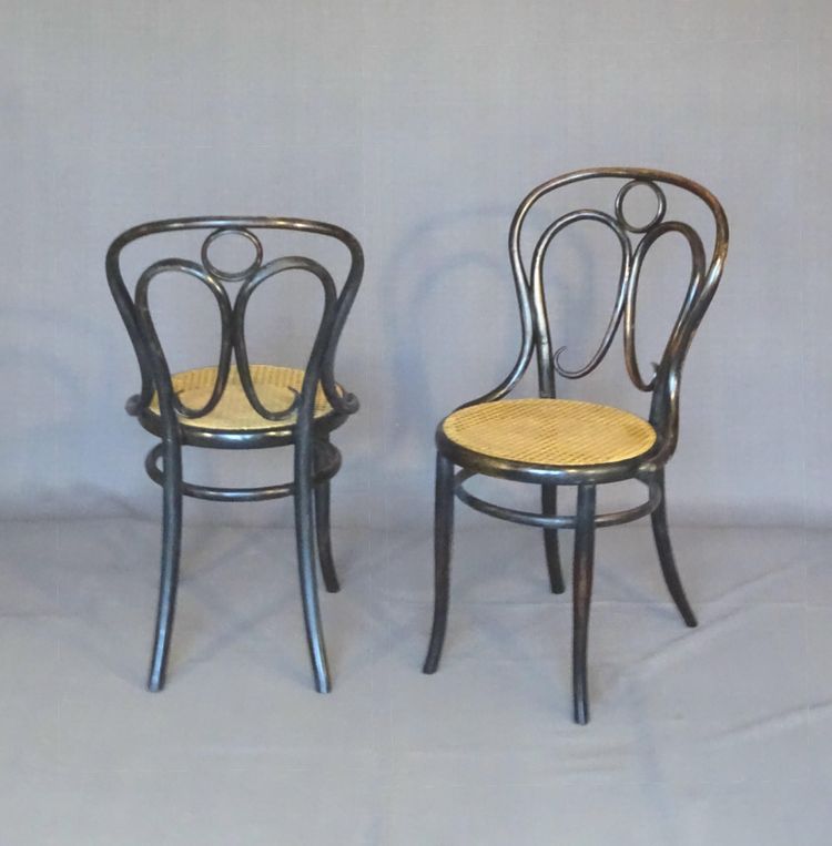 Deux chaises KOHN N°35, vers 1875 cannage neuf manuel- no Thonet