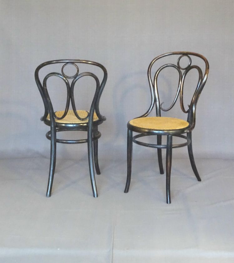 Deux chaises KOHN N°35, vers 1875 cannage neuf manuel- no Thonet