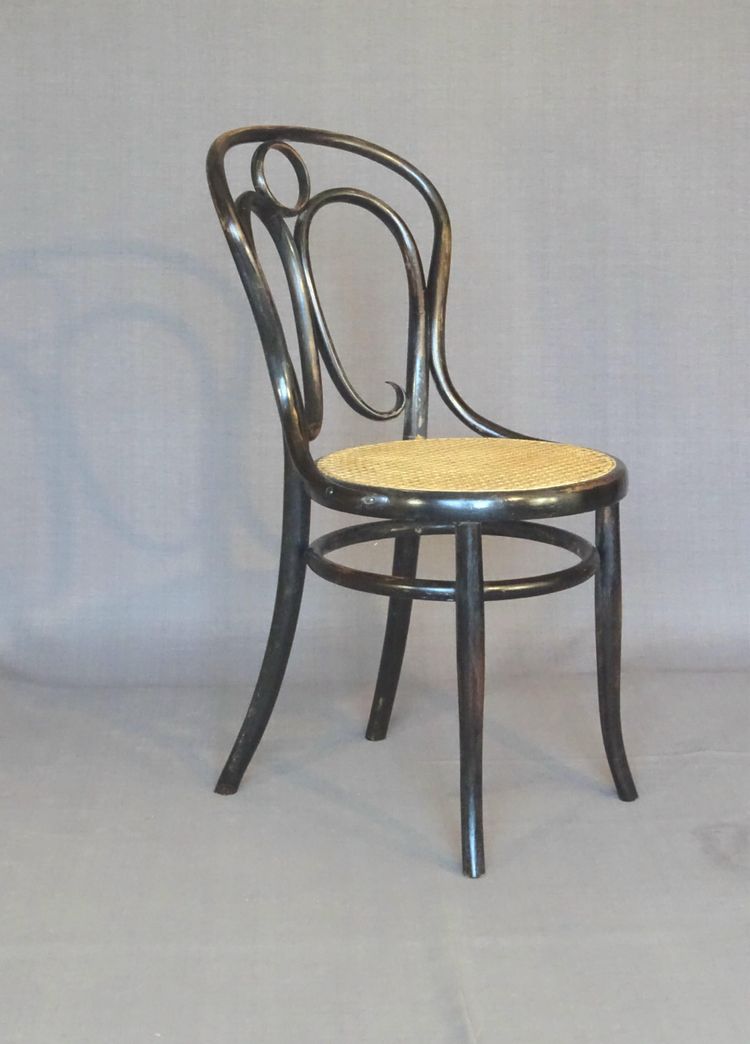 Deux chaises KOHN N°35, vers 1875 cannage neuf manuel- no Thonet