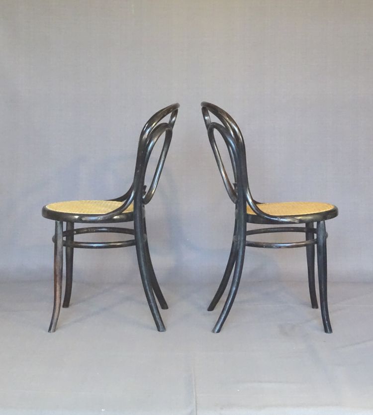 Deux chaises KOHN N°35, vers 1875 cannage neuf manuel- no Thonet