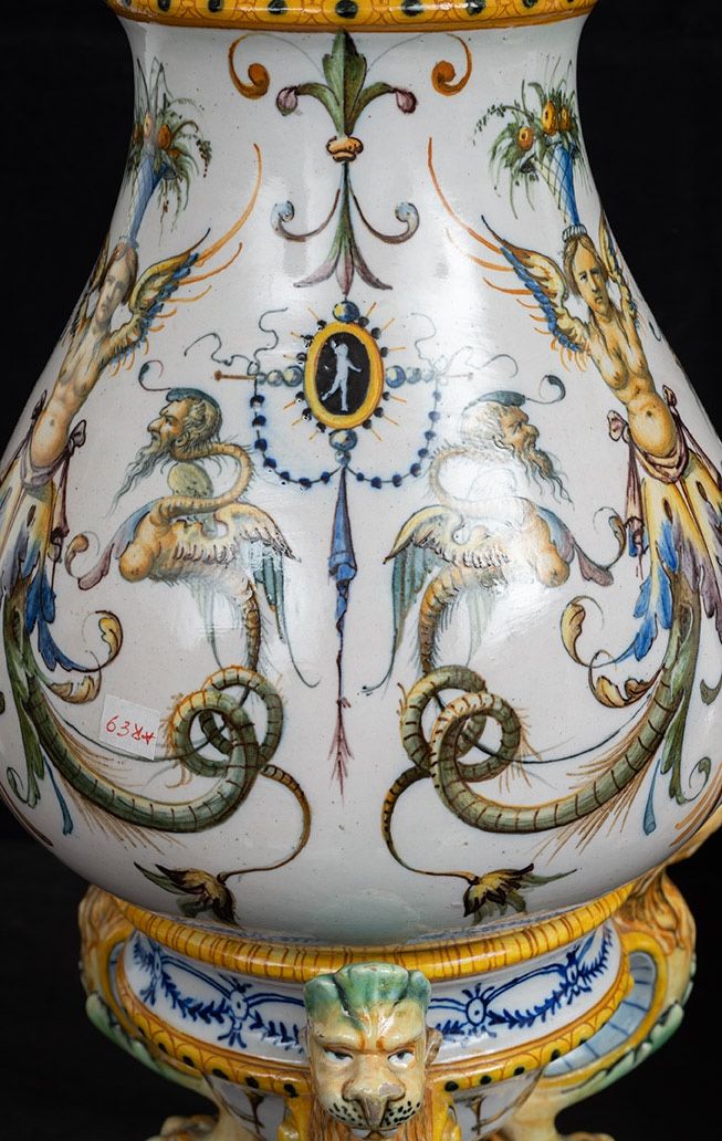 Paire de vases anciens signés "Ginori" 19ème siècle.