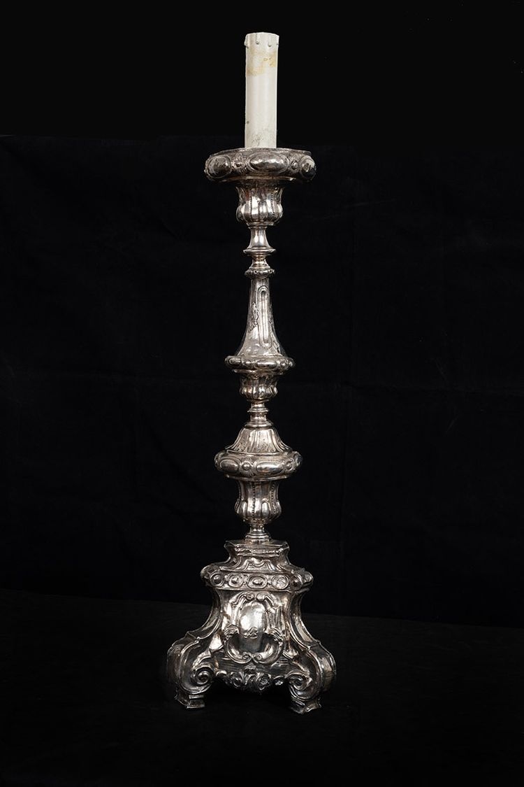 Candélabre ancien en bronze argenté du XVIIIe siècle.