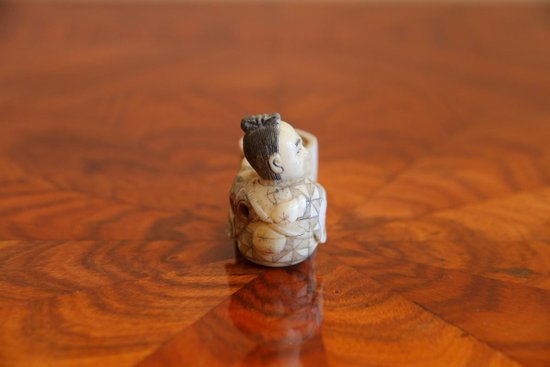 Un Netsuke Chinois En Ivoire d'époque XIXème Siècle