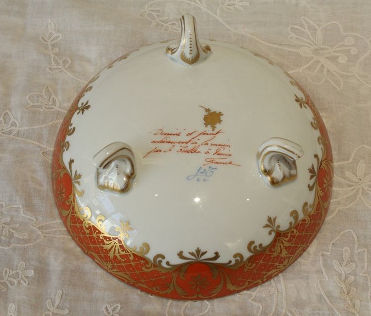 Porcelain footed bowl signed Le Tallec in Paris, Musical attributes, 20th century