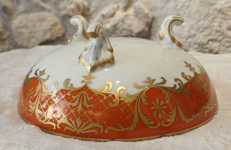Porcelain footed bowl signed Le Tallec in Paris, Musical attributes, 20th century