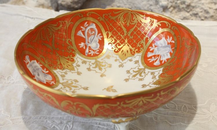 Porcelain footed bowl signed Le Tallec in Paris, Musical attributes, 20th century