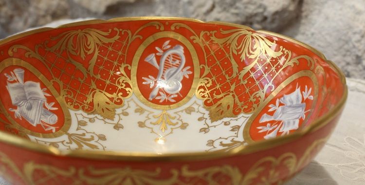 Porcelain footed bowl signed Le Tallec in Paris, Musical attributes, 20th century