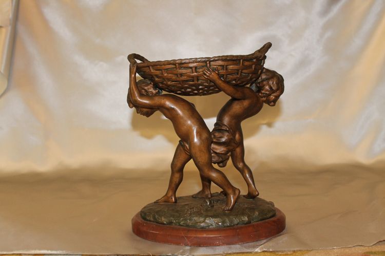 Sculpture signée Charles Théodore Perron 2 enfants portant un panier patine bronze ép. fin 19ème