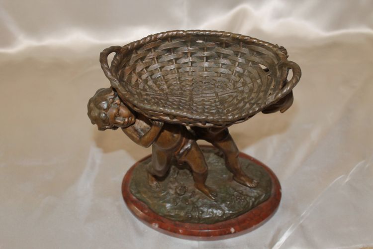 Sculpture signée Charles Théodore Perron 2 enfants portant un panier patine bronze ép. fin 19ème