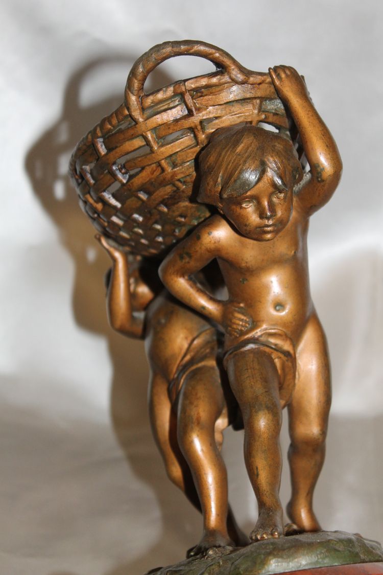 Sculpture signée Charles Théodore Perron 2 enfants portant un panier patine bronze ép. fin 19ème