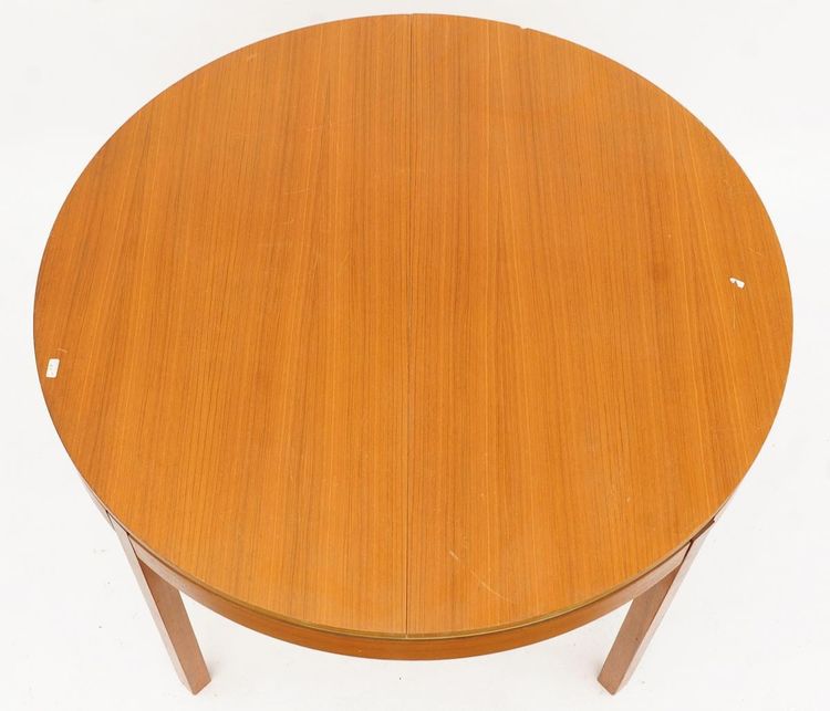 Round table 1960