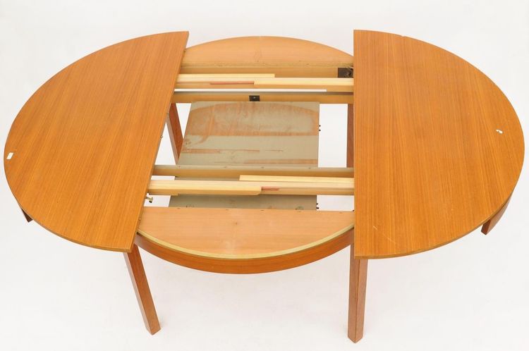 Round table 1960