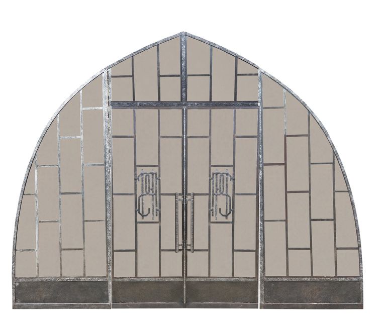Zwei große architektonische Bogenfenster Dachgaube Werkstatt alte Türen