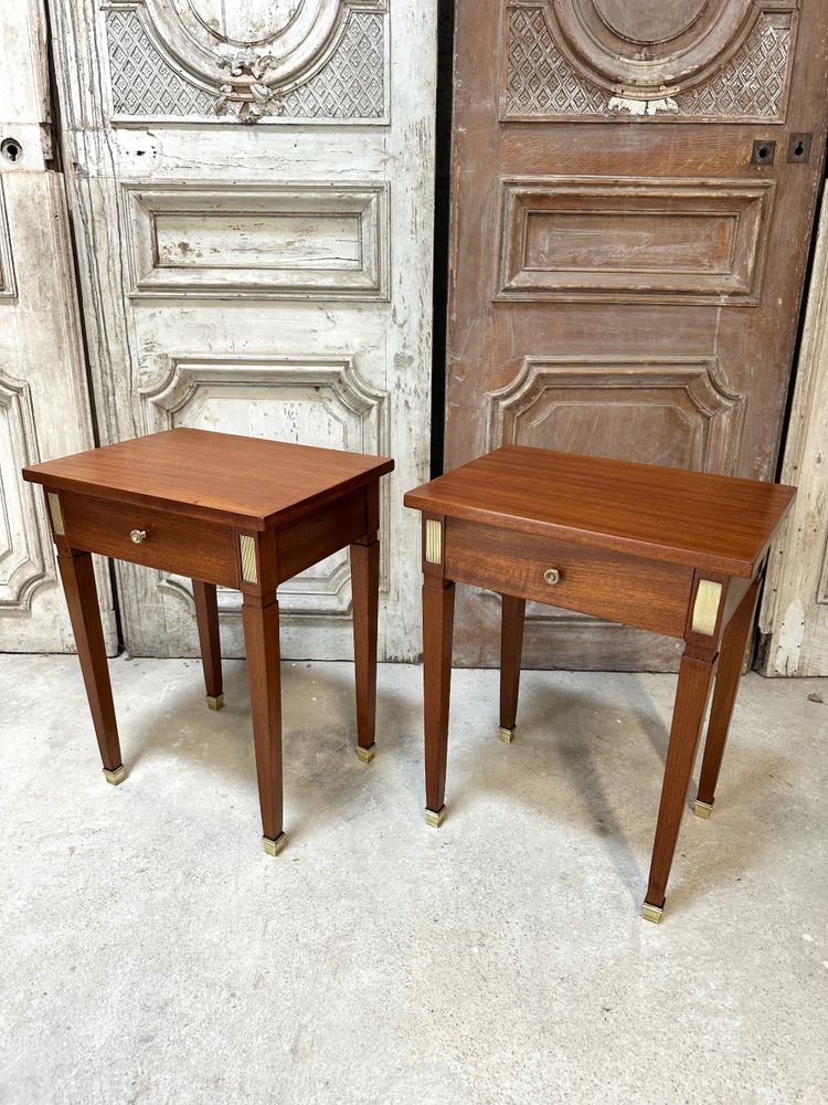 Paire de chevets formant bouts de canapé Louis XVI