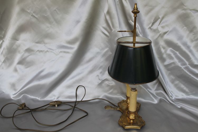Lampada di transizione Luigi XV-Luigi XVI a 2 luci in bronzo a forma di bottiglia d'acqua calda, XX secolo