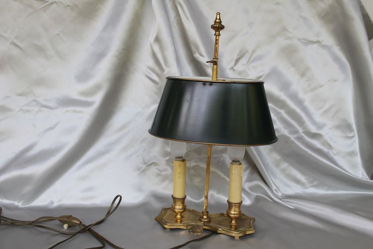Lampada di transizione Luigi XV-Luigi XVI a 2 luci in bronzo a forma di bottiglia d'acqua calda, XX secolo