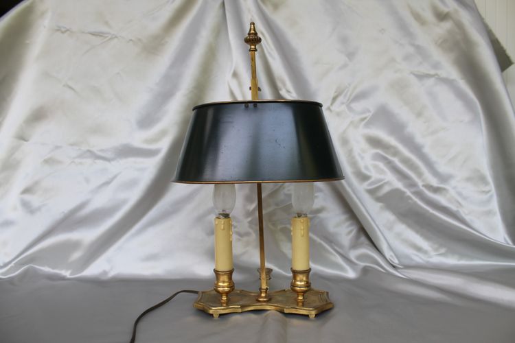 Lampada di transizione Luigi XV-Luigi XVI a 2 luci in bronzo a forma di bottiglia d'acqua calda, XX secolo