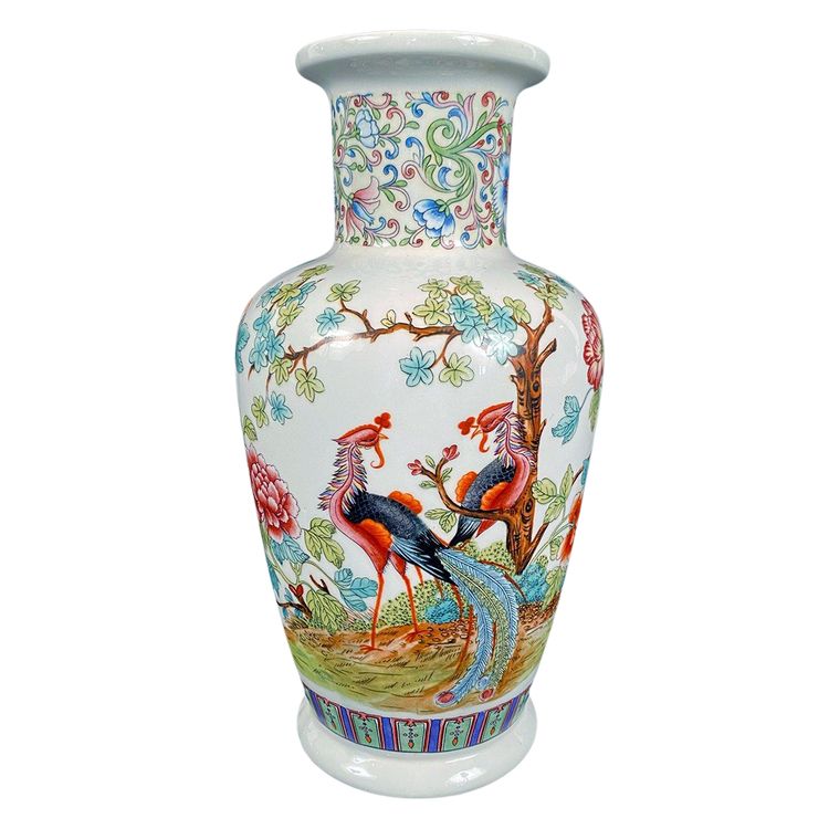 Cina, vaso in porcellana decorato con pavoni e fiori