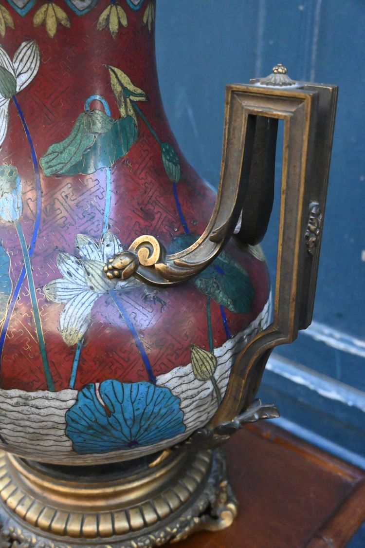 Beautiful and important cloisonné vase China XIX