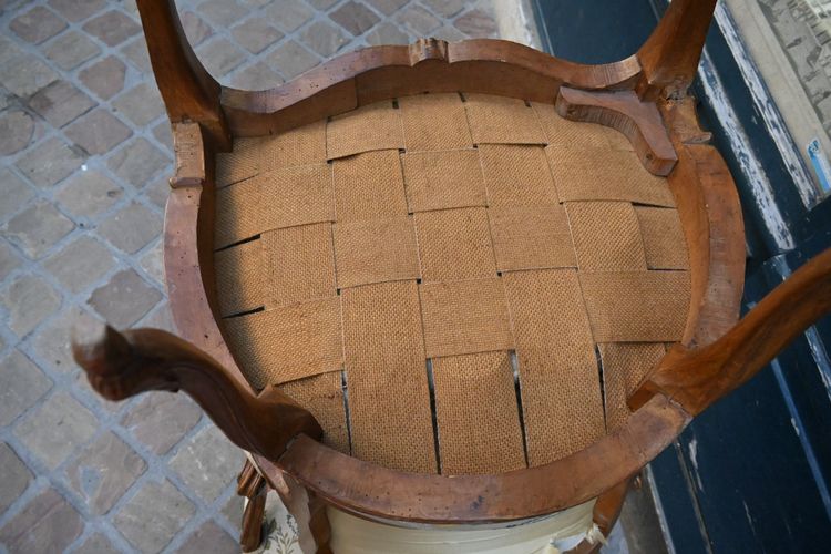 paire de fauteuils cabriolets d époque Louis XV estampillés de Meunier