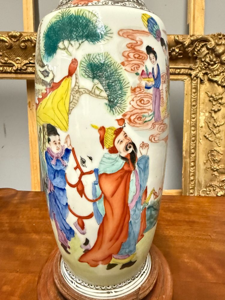 Chinese Qing dynasty porcelain vase, 20th century, 38x15cm