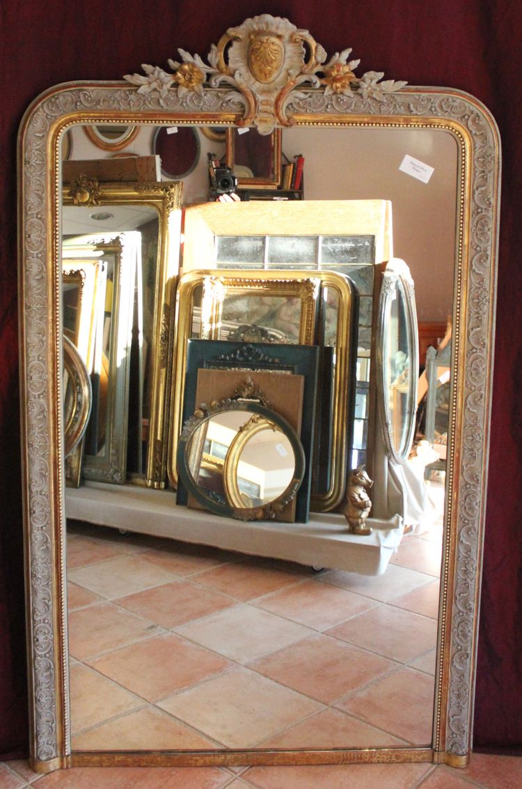 107 x 173 cm Napoleon III pearled mirror, Louis XV-style pediment décor, gold leaf and patina