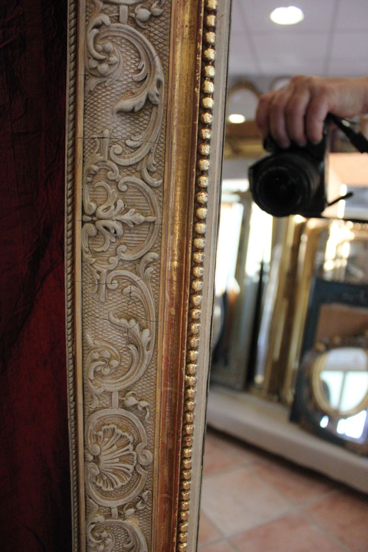 107 x 173 cm Napoleon III pearled mirror, Louis XV-style pediment décor, gold leaf and patina